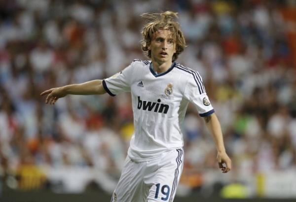 7. Luka Modric (Tottenham, tiền vệ, 26 tuổi) – từ Tottenham tới Real Madrid, 26,5 triệu bảng.